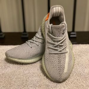 Yeezys Tail Light, size 7